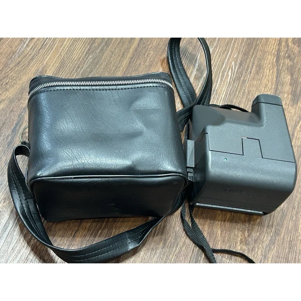 VINTAGE Polaroid OneStep CloseUp 600 Instant Film Camera With Leather Case Bag